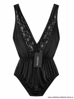 BODY PRETTYLITTLETHING Vel. 42